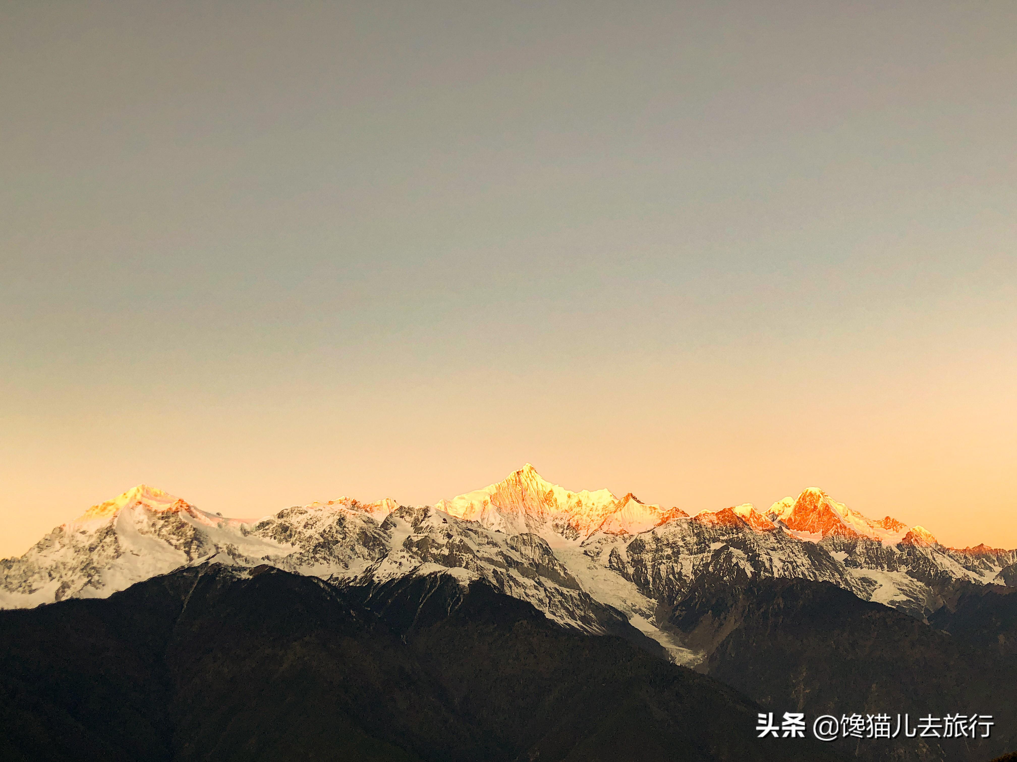 梅里雪山风景区探秘，壮丽景观一览