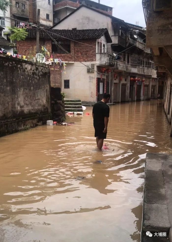 水浸街的独特情感体验，城市中的情感印记