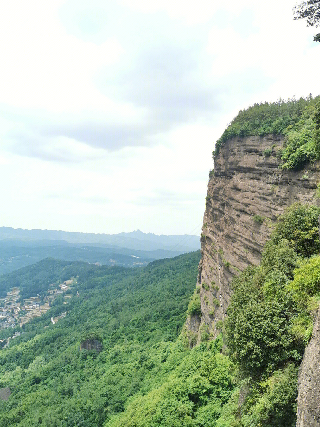 剑门关一日游，穿越千年古关，探秘壮丽山川奇景