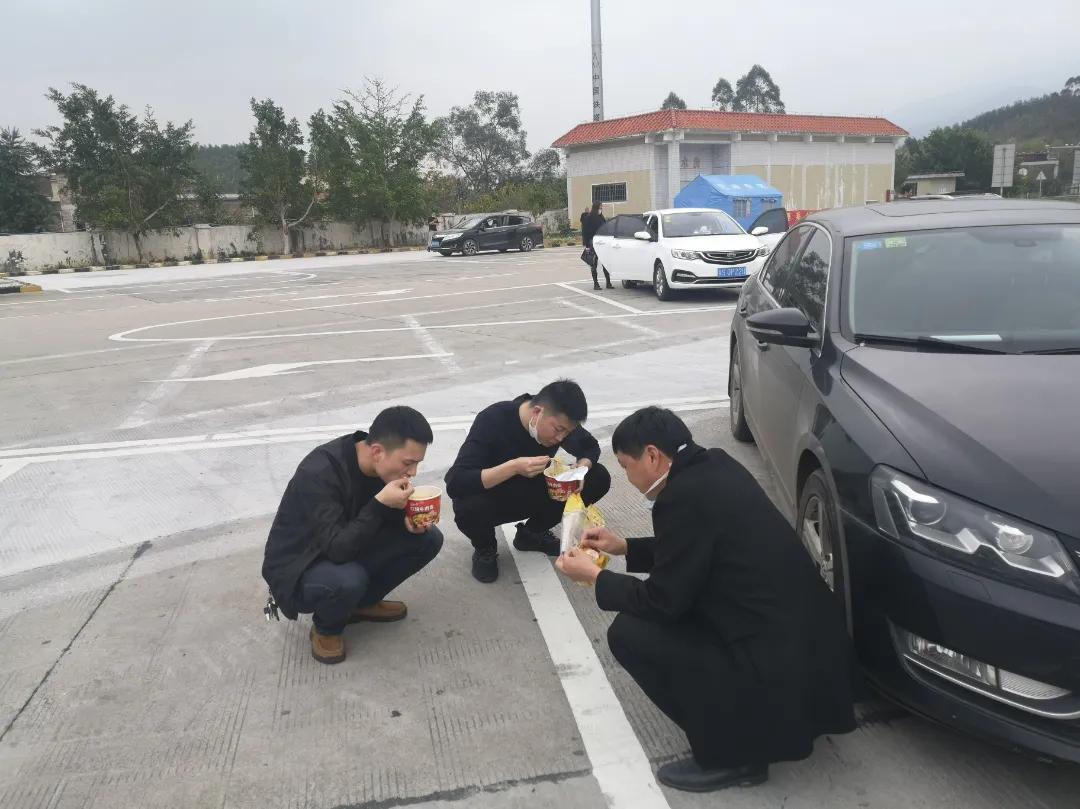 风餐露宿，生活的写照与人生的独特历练