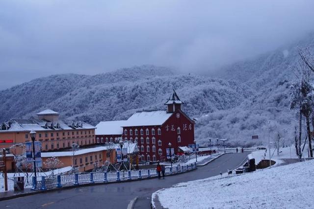 西岭雪山风景区，雪域奇景美不胜收