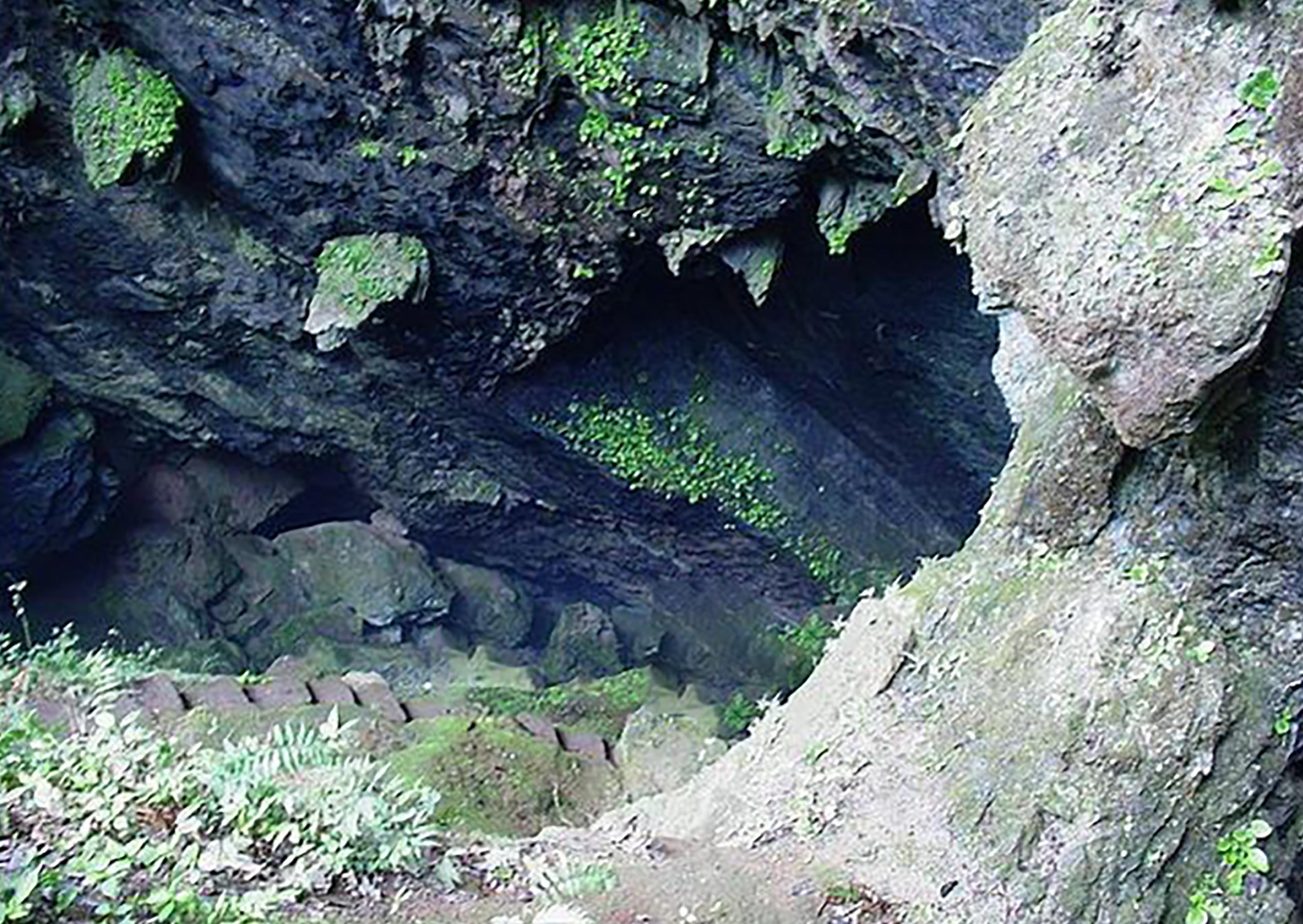 自然神秘力量展现，怪石嶙峋的奇观