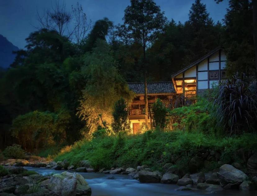 天台山旅游风景区，夜晚的魅力与奇幻之旅