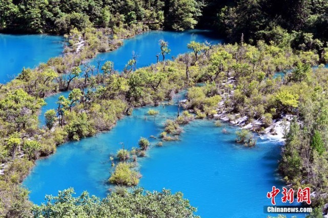 九寨沟自然美景，壮丽画卷展现自然之美