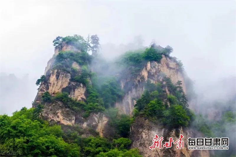 甘肃平凉崆峒山风景区，自然与人文的和谐乐章