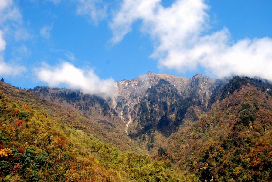 东拉山大峡谷风景区，自然人文交融之美